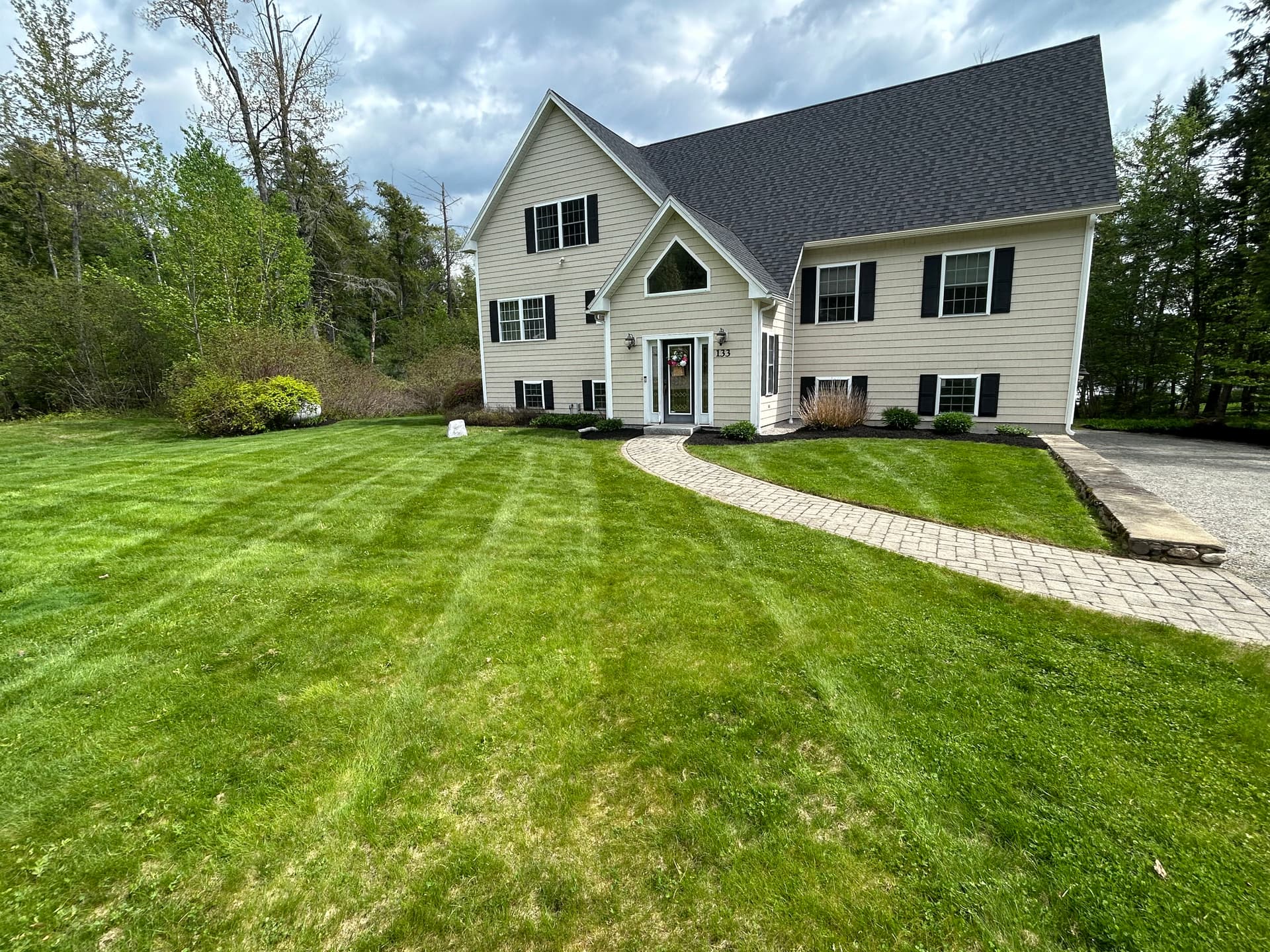 Fresh Mulch, Clean Edges and a Mow That Ties It All Together image